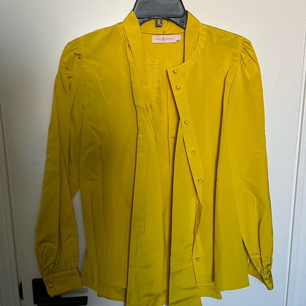 NWOT Tory Burch Taffeta Bow Blouse. In perfect condition, never been worn. - Picture 6 of 7
